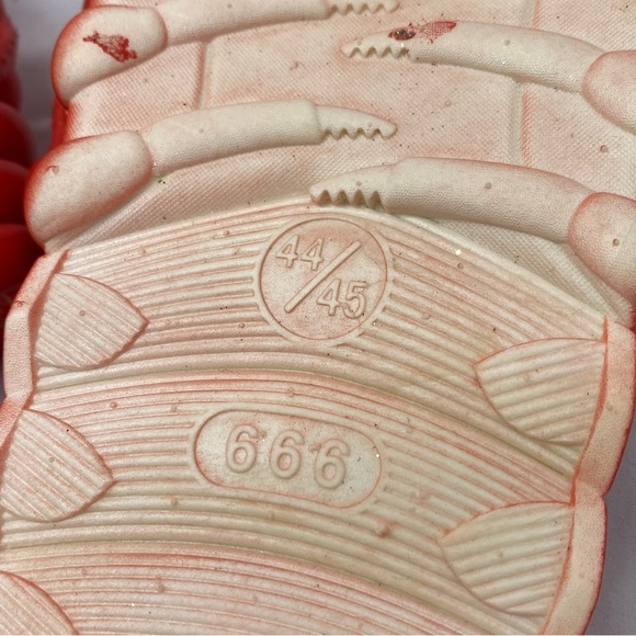 Red Lobster Crawfish Slip On Shoes Flip Flops Slippers Men’s 10/11 - Picture 8 of 9